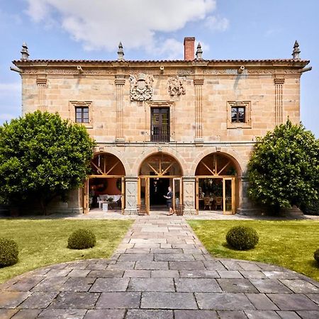 Helguera Palacio Boutique & Antique Vargas Eksteriør bilde
